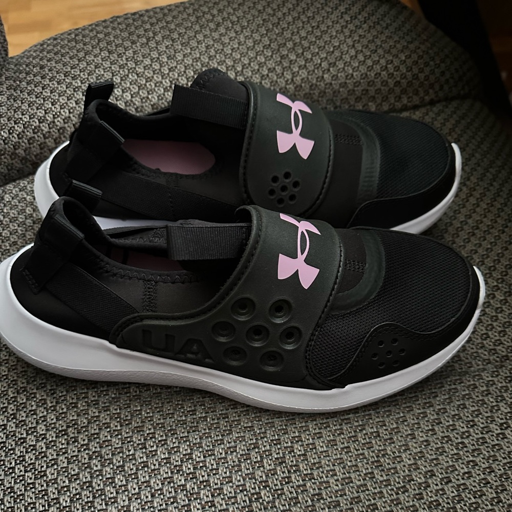 NEW Under Armour Shoes, size 7